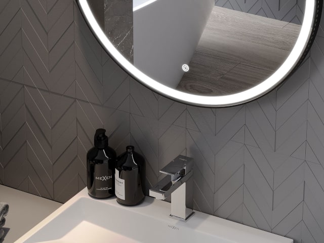LED attorno allo specchio del bagno