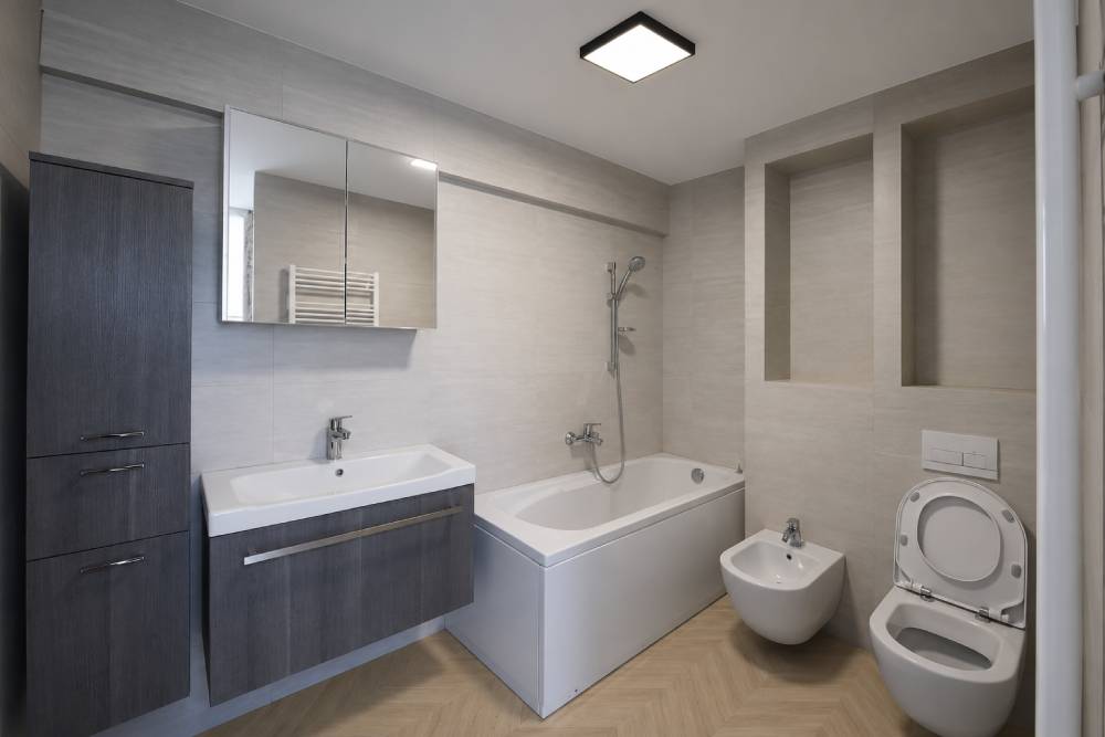 Plafon quadrato LED nel bagno