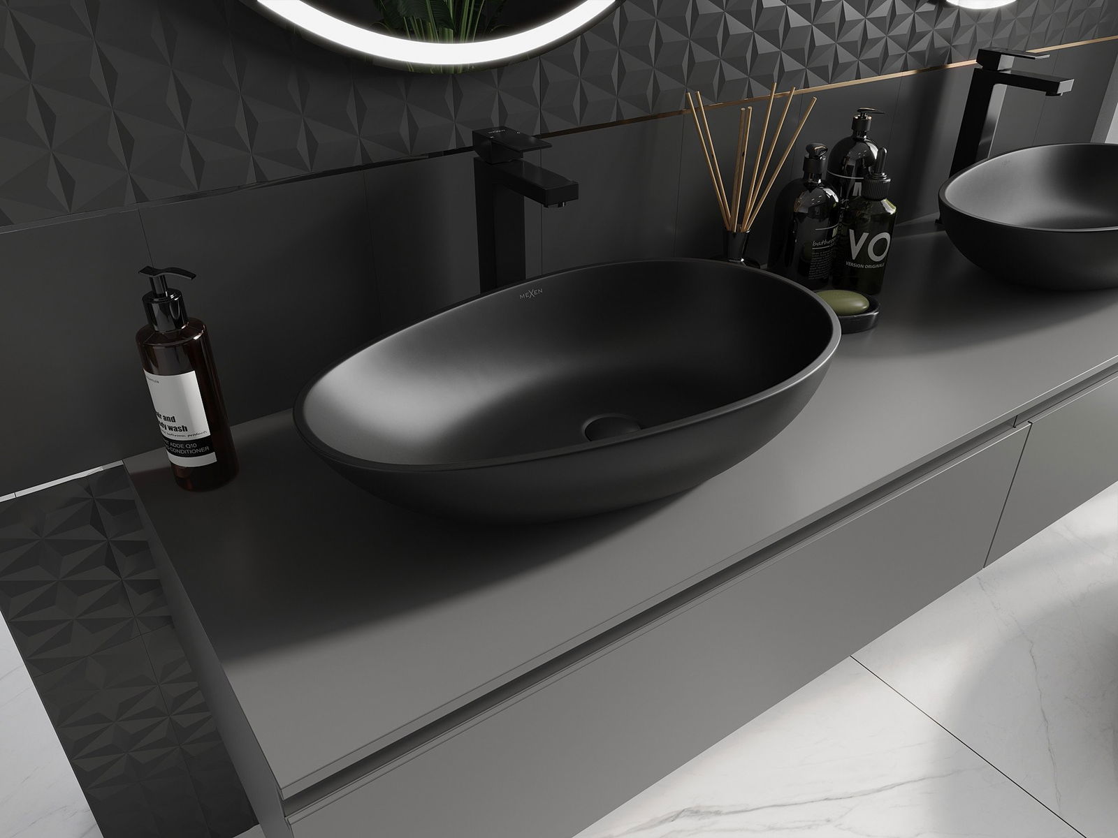 Mobiletto sospeso in bagno