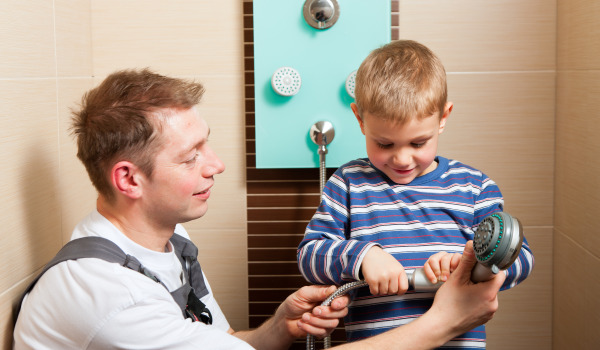 Come installare un pannello doccia?