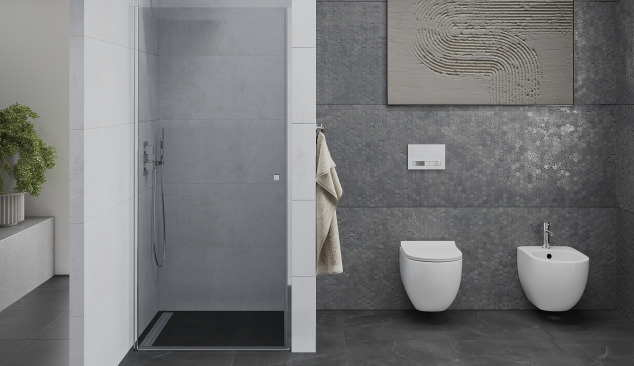 Ampio bagno con porta della doccia