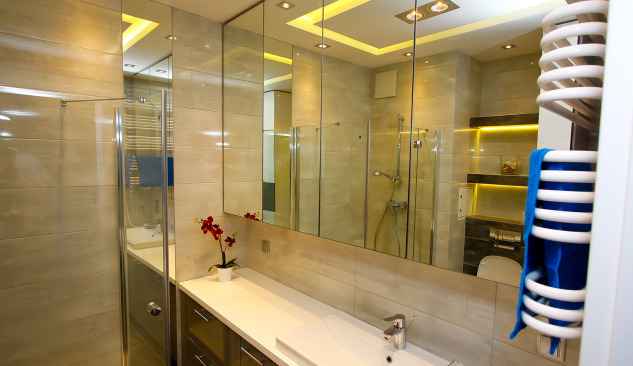 Armadi angolari da bagno in vari stili