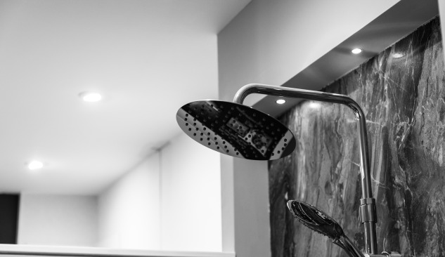 Arredamento in bianco e nero nel tuo bagno