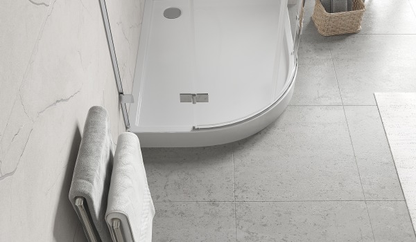 Piatto doccia asimmetrico semicircolare per bagno