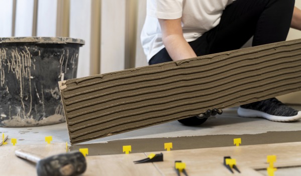 Prezzi del posizionamento delle piastrelle nel 2025: quanto costa davvero la ceramica?