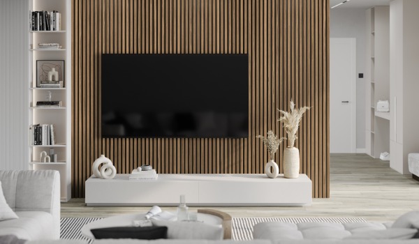 Soggiorno con lamelle sulla parete