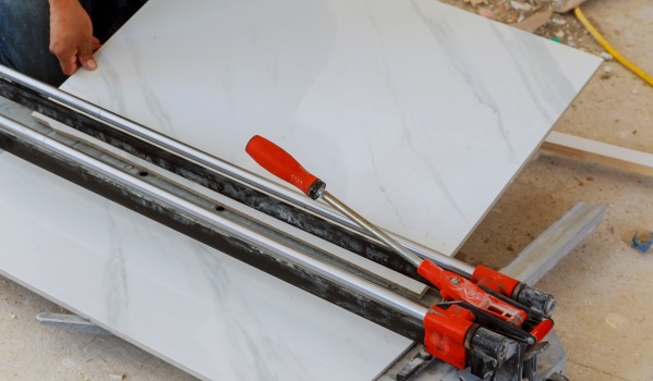 Come tagliare le piastrelle correttamente?