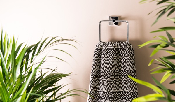 Quale metodo di installazione scegliere per gli accessori da bagno — gancio per asciugamani senza foratura e con foratura