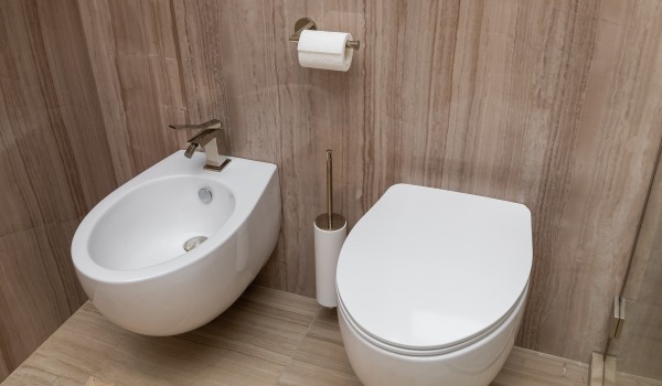 A cosa serve il bidet e perché vale la pena averlo in bagno?