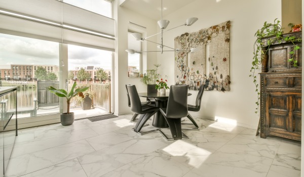 Quali sono le classi di resistenza all'usura delle piastrelle? Scopri quali gres si adattano a cucina, bagno e soggiorno.