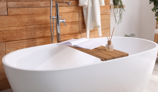Vasca da bagno e funzionalità in bagno — come scegliere dimensioni, forma ed ergonomia?