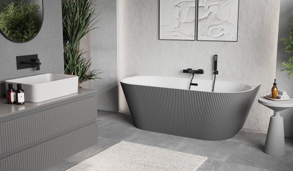Grigio minimalista con vasca da bagno freestanding scanalata