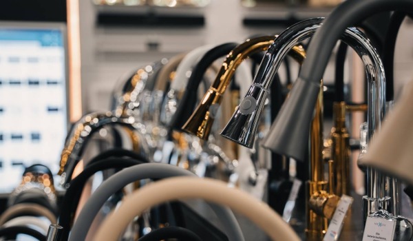 Apriamo un nuovo showroom a Katowice — guarda l'arredamento del bagno dal vivo! 