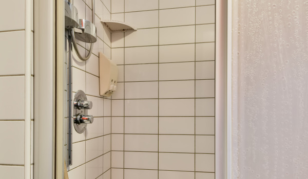 Come scegliere un set doccia a parete?