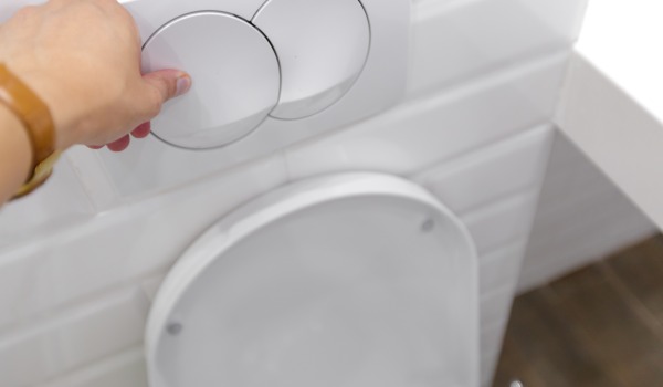 Perdita d'acqua dallo sciacquone nascosto - è ora di ripararlo