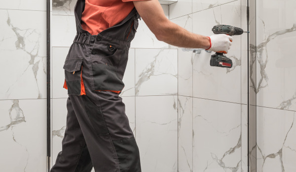 Come regolare le porte della cabina doccia?