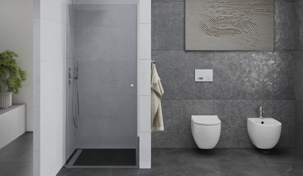 Bagno spazioso con porte doccia