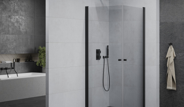 Bagno moderno con cabina doccia