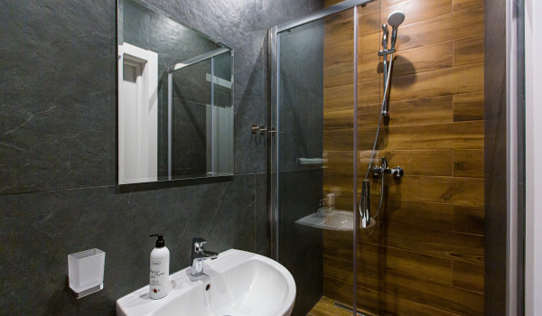 Come sigillare le porte della cabina doccia?