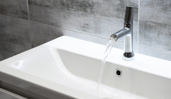 Come pulire i rubinetti del bagno?