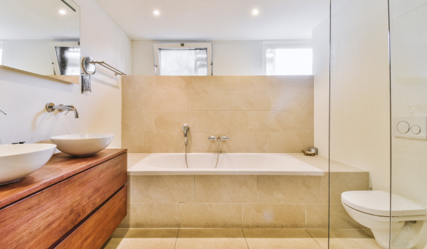 Rivestimento della vasca: come fare il rivestimento di una vasca rettangolare e ad angolo?