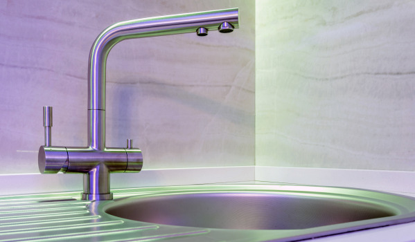 Lavello in granito graffiato: come rimuovere i graffi?