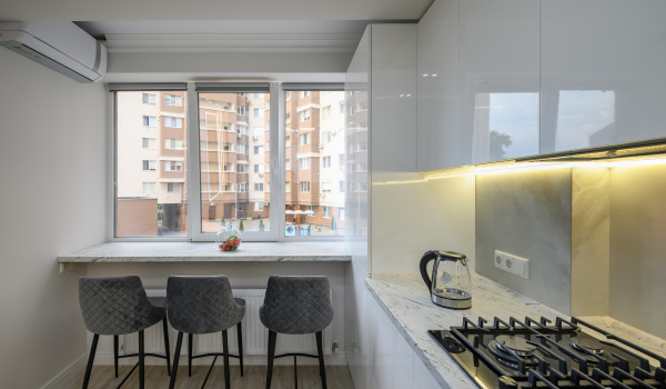 Come arredare la finestra della cucina?