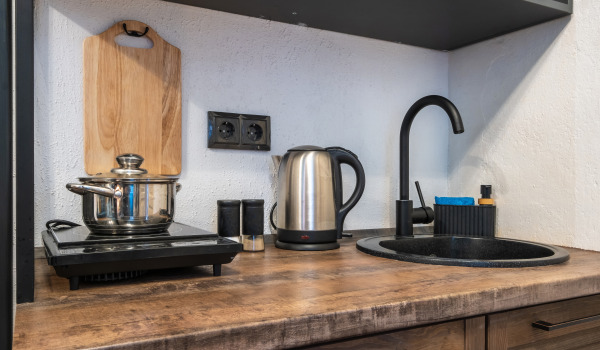 Come eliminare le macchie dal lavello in granito?