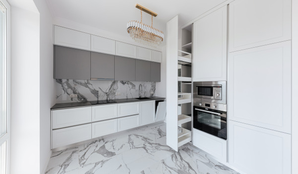 Cucine moderne bianco-grigie – come arredarle?