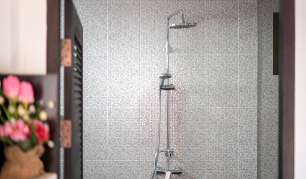 Come decalcificare la doccia a pioggia?