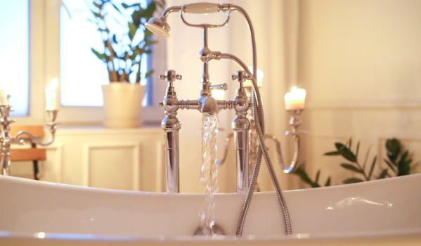 Come misurare la distanza dei rubinetti della vasca?