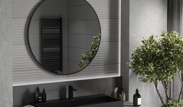 Bagno scuro in stile industriale