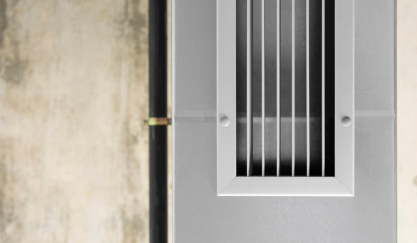 Come collegare un ventilatore da bagno all'illuminazione?