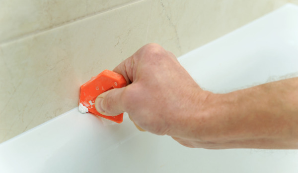 Come sigillare una cabina doccia con piatto?