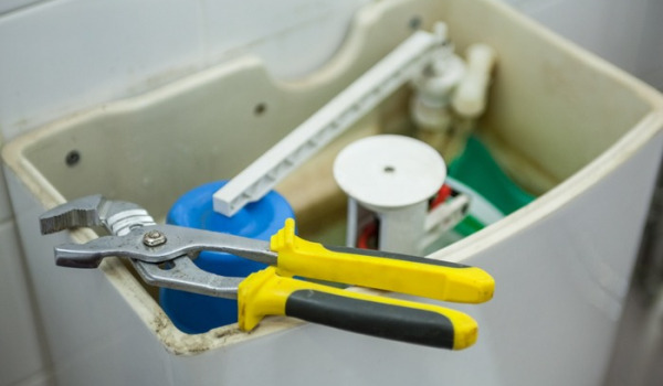 Come ridurre la quantità d'acqua nel serbatoio dello sciacquone?