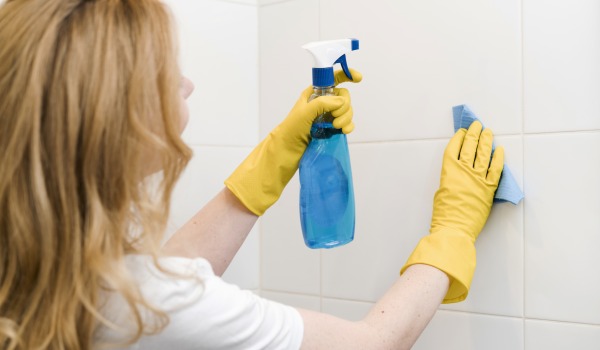 Muffa in bagno: come prevenire e reagire ai primi segnali?