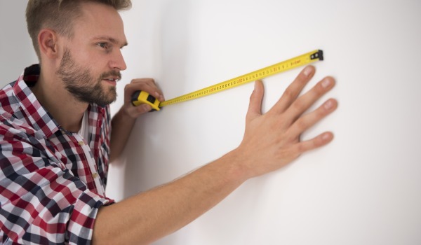 Come calcolare la quantità di piastrelle per una parete?