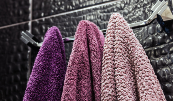 Come appendere ganci per tasselli?