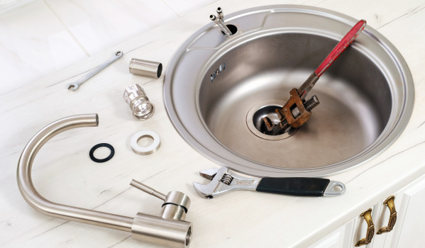 Come sturare il tappo nel lavandino?