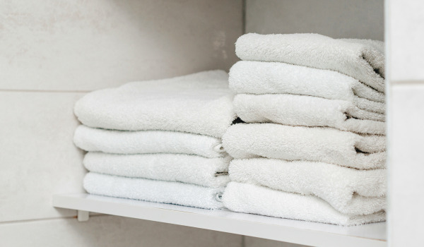 Come installare una mensola da bagno?