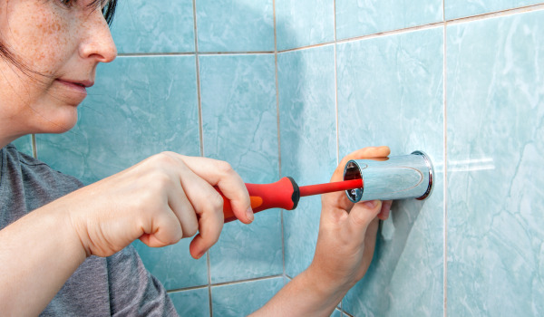 Come installare i supporti per doccia?